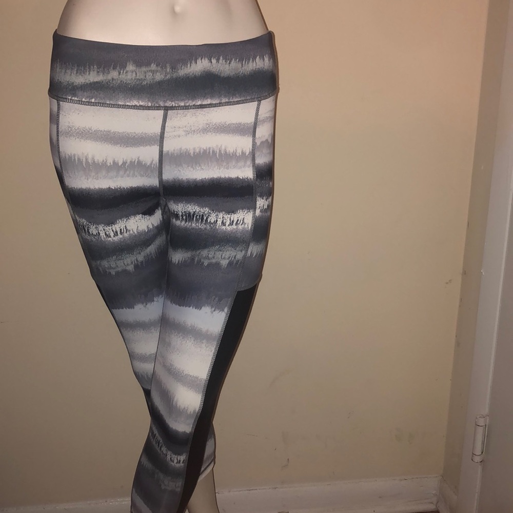 New and TRENDY Mono B Mineral Wash Leggings SIZE M